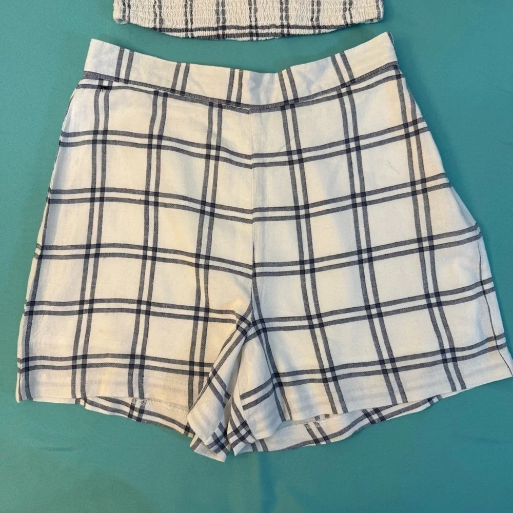 Abercrombie & Fitch chic white